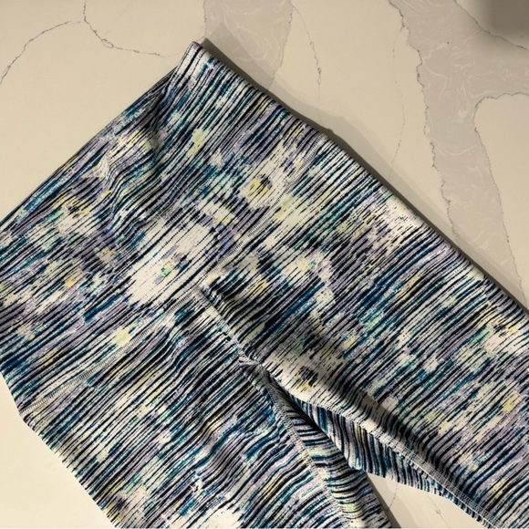 Lululemon Leggings -  Crop - New Size 6 - Picture 1 of 2
